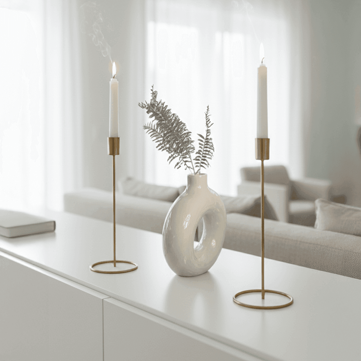 Mat gouden kandelaar — metalen kaarsenhouder 26 cm, voet Ø11 cm, geschikt voor taper/dinerkaarsen Ø2,10 cm
