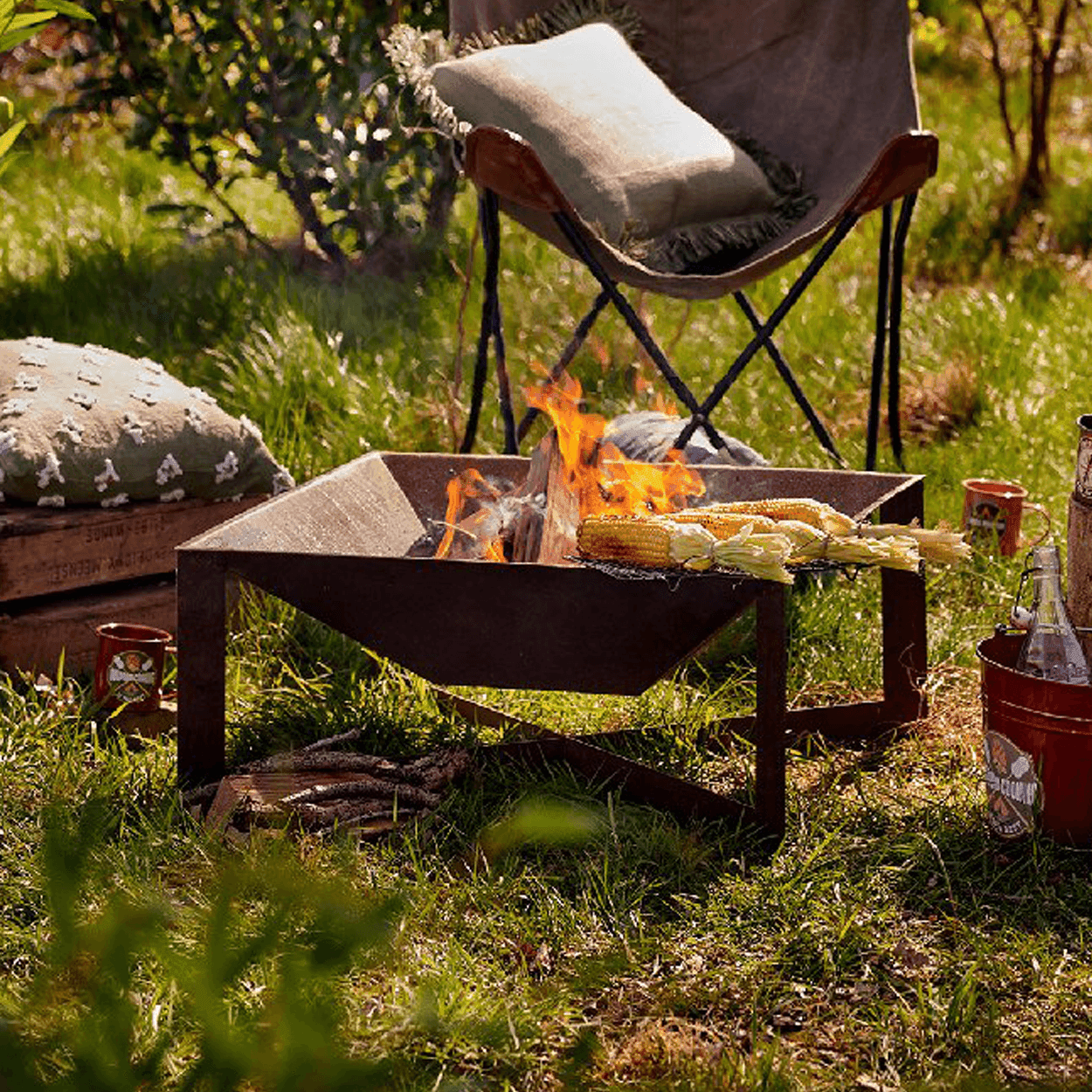 Squirefirepit Verhoogde Vuurschaal cortenstaal 60x60x30 VXhome impressie